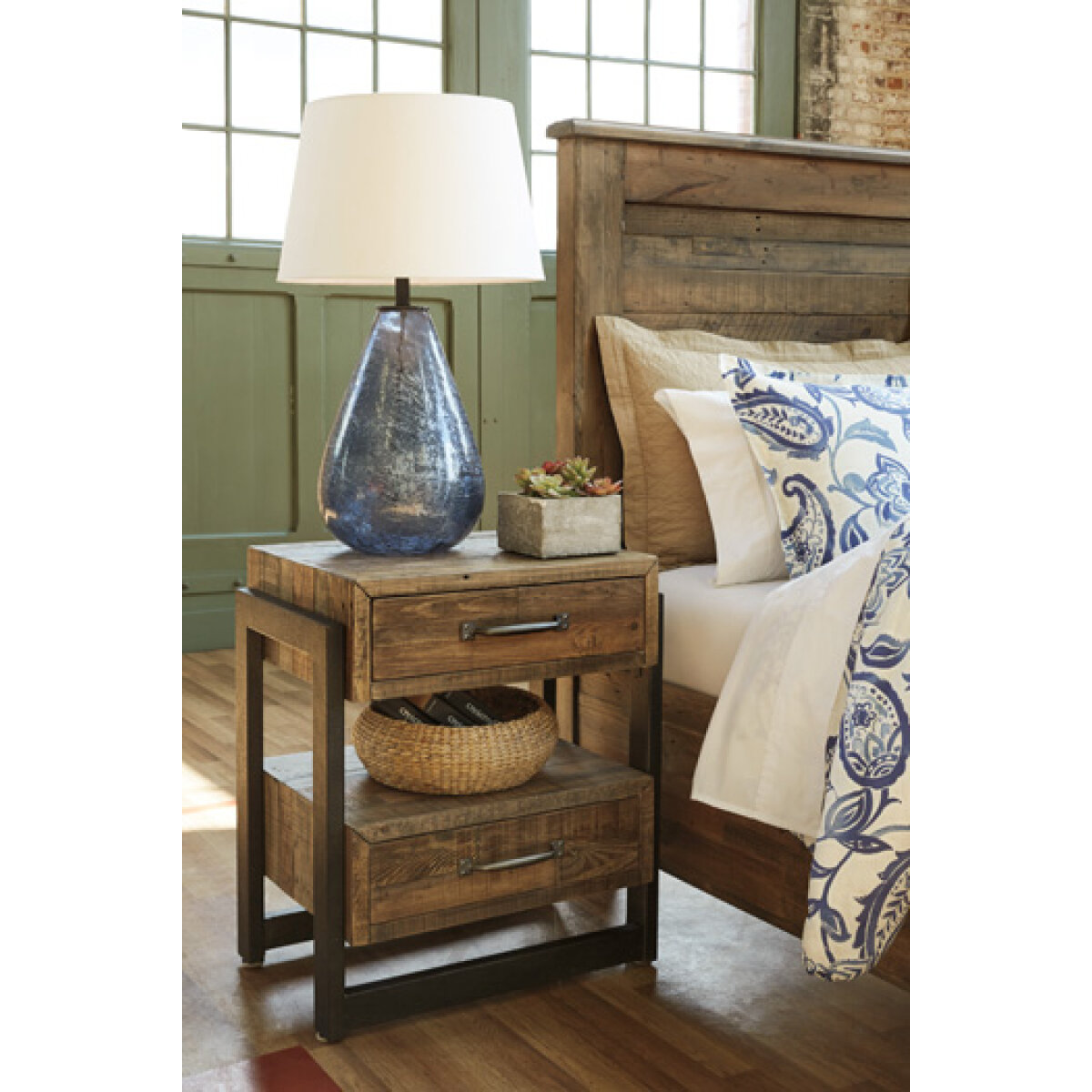 Sommerford Nightstand – Michael Alan Outlet - Lake Havasu City