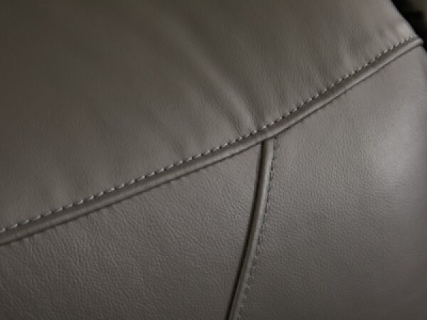 Chasewood Power Reclining Loveseat - Image 10